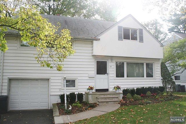 1st image of 917 Eastlawn Dr