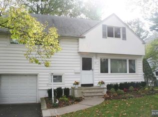 917 Eastlawn Dr, Teaneck, NJ 07666