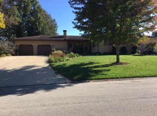 1010 Cardinal Dr, Effingham, IL 62401