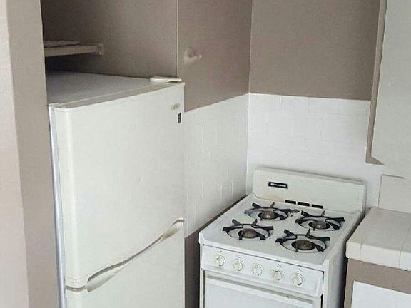 5th image of 185 E Kingsley Ave