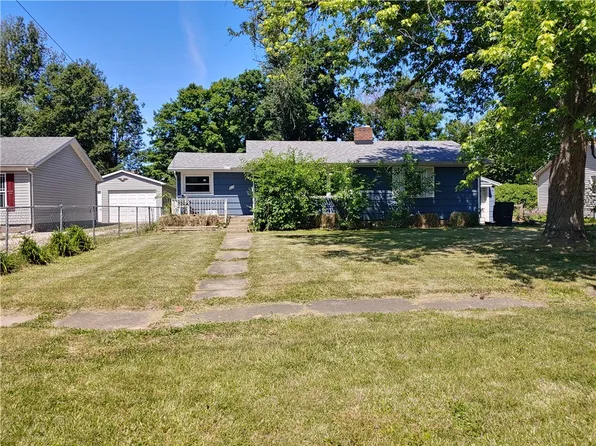 105 S Eads Ave, Paris, IL 61944