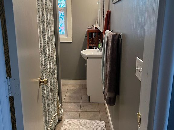 4th image of 2525 Grand St NE #1