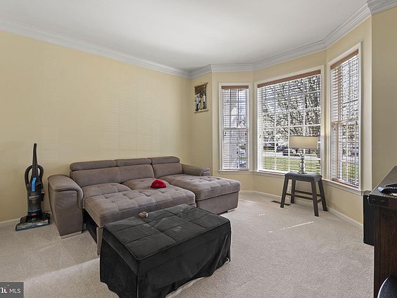 3rd image of 45838 Oak Branch Ln