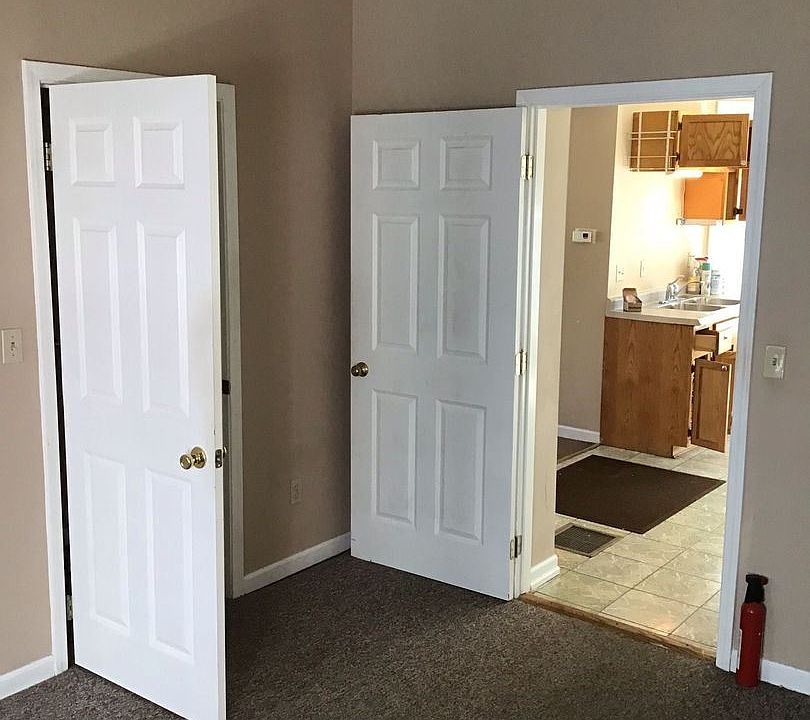 2nd image of 1655 N Van Buren St #1