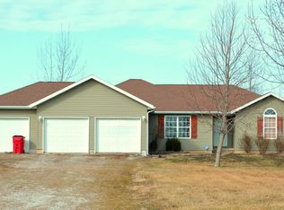 S 212th Rd, Pleasant hope, MO 65725