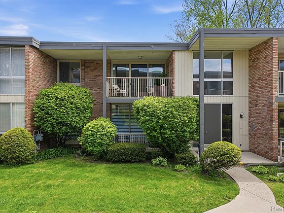 2nd image of 4041 W Maple Rd APT E203