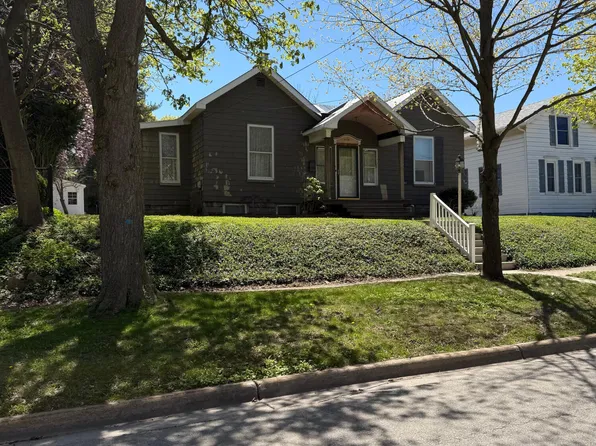 479 4th St, Manistee, MI 49660