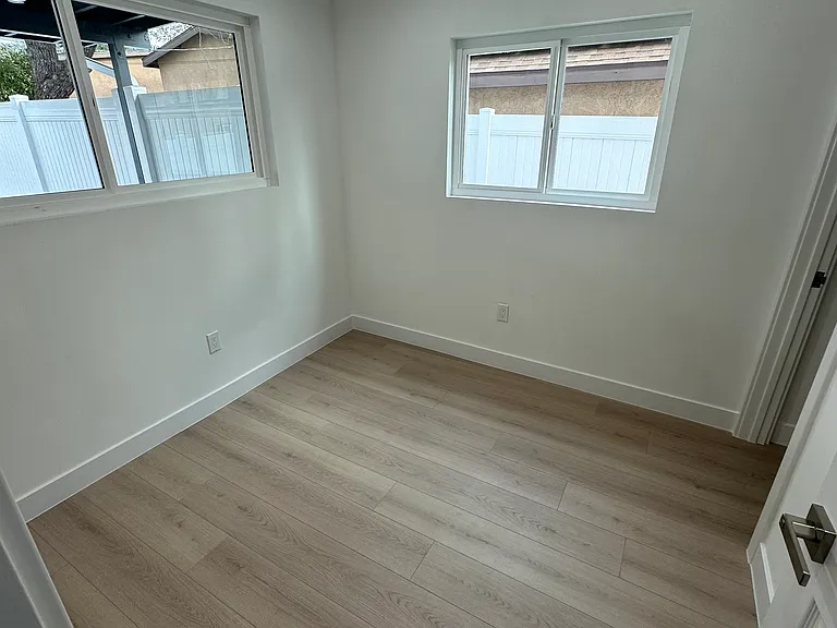 17735 Ludlow St — Photo 22