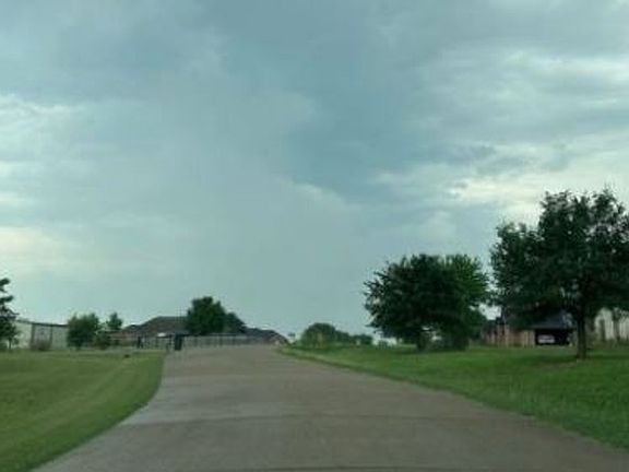 Exterior Neighborhood (street photo)