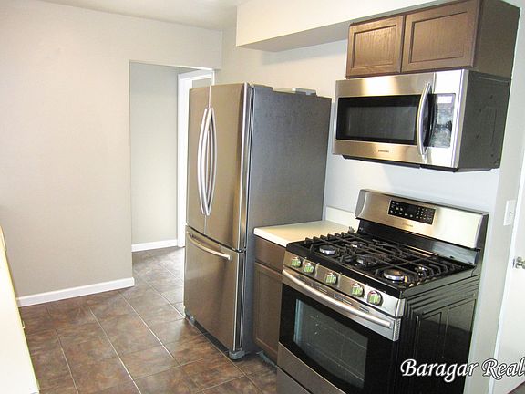 3rd image of 1307 Brookmark St SE