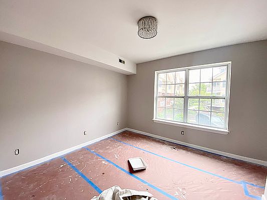 5th image of 54 Patricia Ln #404