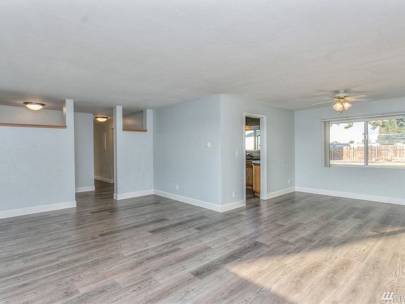 3rd image of 517 Castle Dr