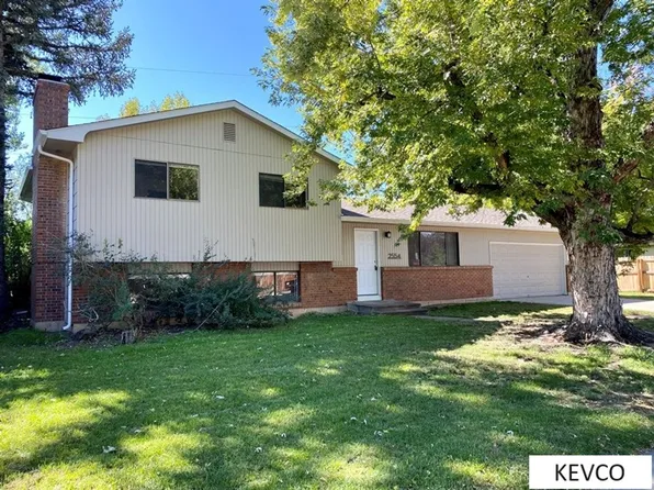2554 Newport Dr, Fort Collins, CO 80526
