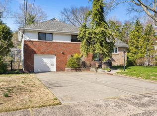 239 Burnside Pl, Ridgewood, NJ 07450