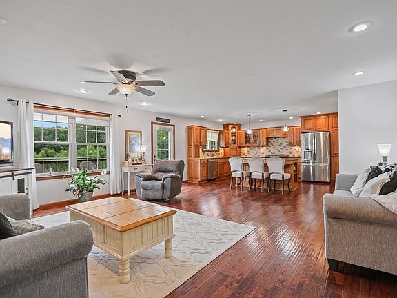 3rd image of 639 Mellwood Dr