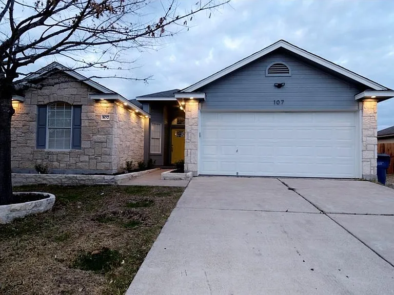 107 Tanglewood Ln — Photo 1
