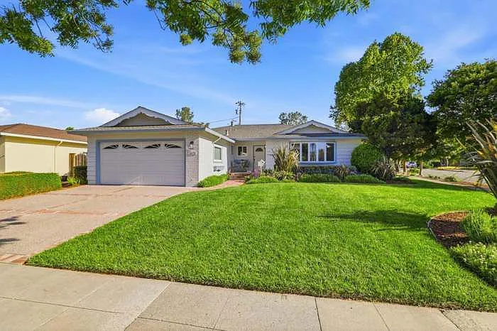 1670 Andalusia Way — Photo 1