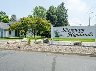 2460 Shoreham Highlands St, Saint Joseph, MI 49085