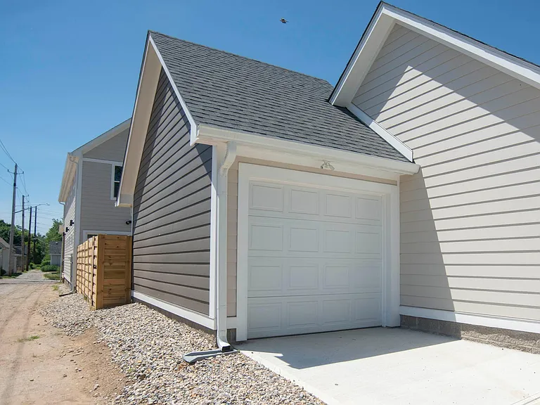 One-car garage with remote