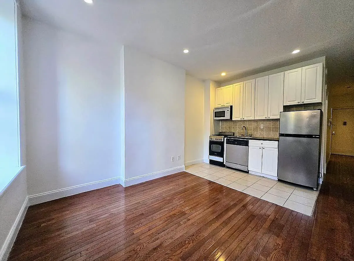 447 East 78th Street — Photo 2