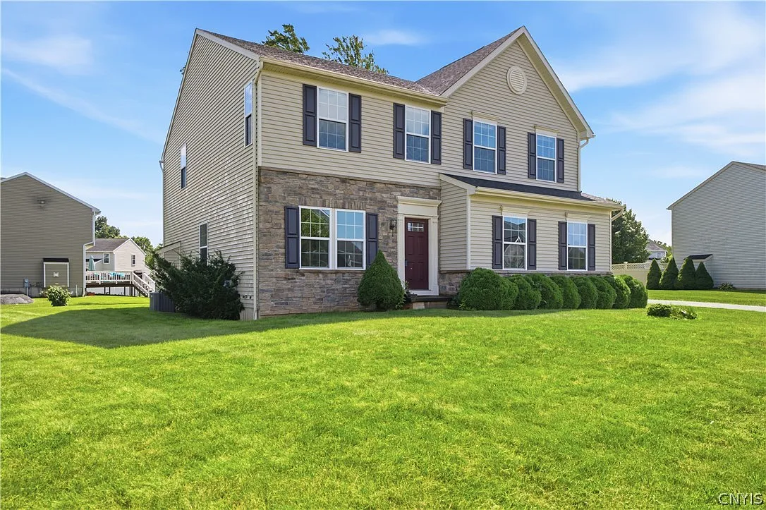 3 bed, 2.5 bath, 2688 sqft, $3,000 — Photo 1