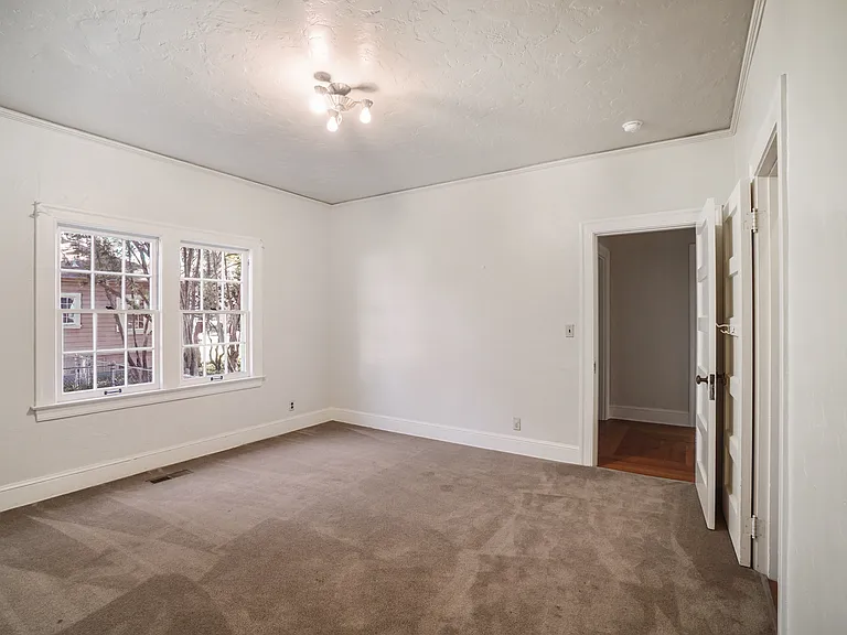 1004 Azuar Dr — Photo 13