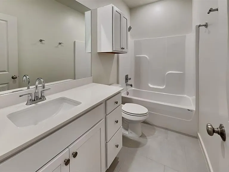 3815 N Divis Ave — Photo 18