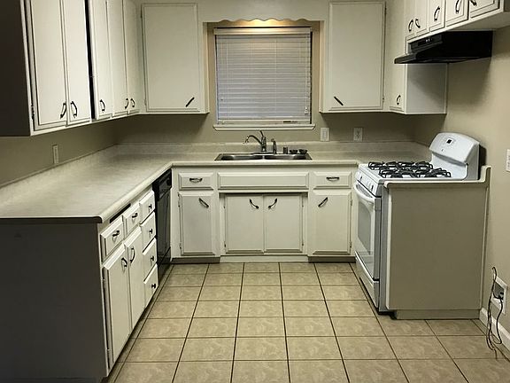 3rd image of 2216 Foust St