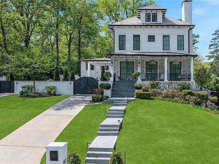 1812 Wellbourne Dr NE — Photo 2