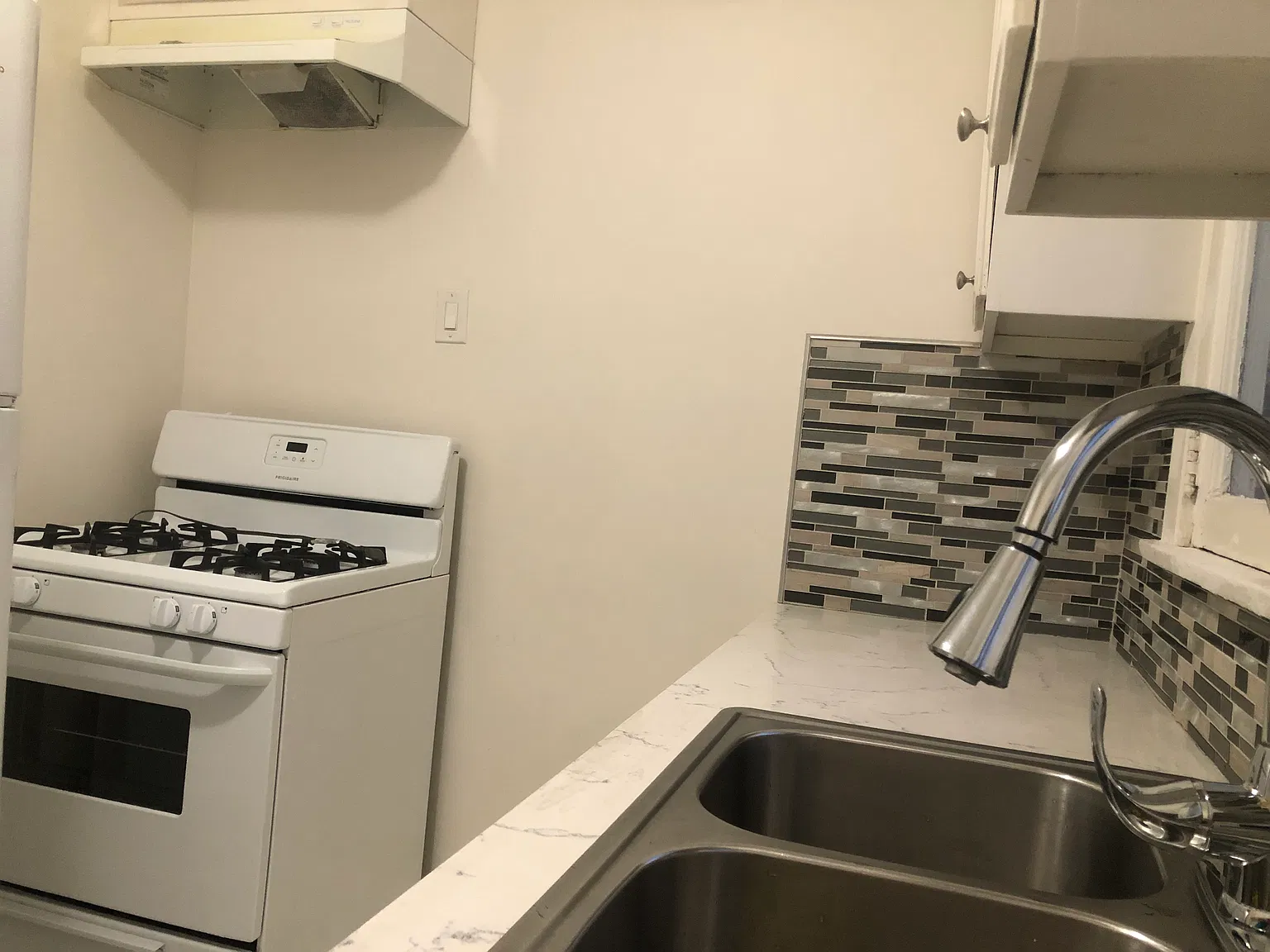 2 bed, 850 sqft, $2,500 — Photo 2