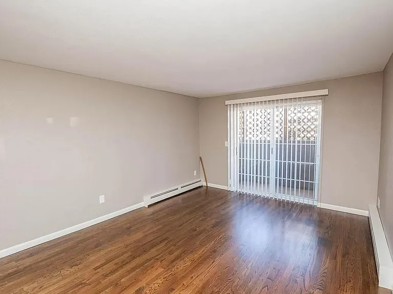 1410 N York St #13 — Photo 10