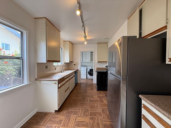 4th image of 5703 Stever Ct