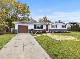 405 Brookwood Dr, Hamburg, NY 14075