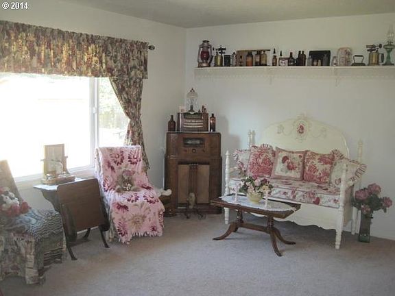 4th image of 9245 SE Regents Dr