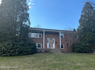 1035 Hickory Rd, Niskayuna, NY 12309