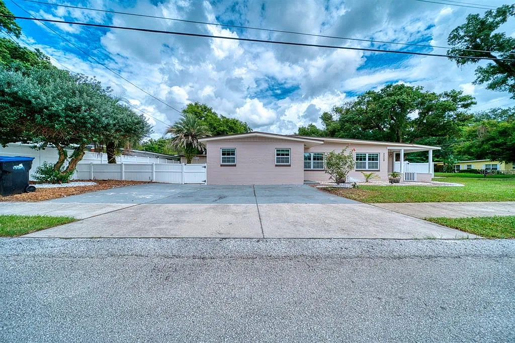 4 bed, 3.0 bath, 1683 sqft, $2,700 — Photo 3