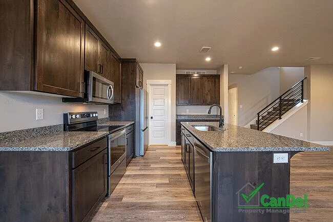 4 bed, 2.5 bath, 1776 sqft, $1,998 — Photo 4
