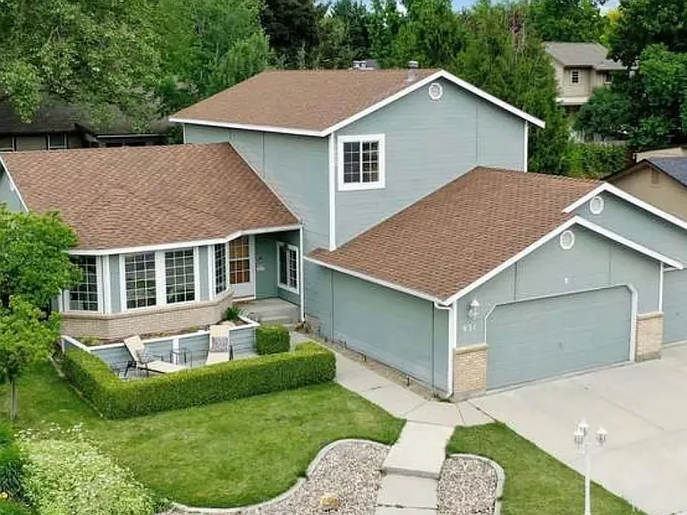 631 N Stierman Way — Photo 1