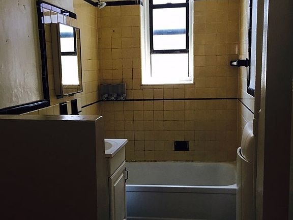 4th image of 4216 80th St APT 5n