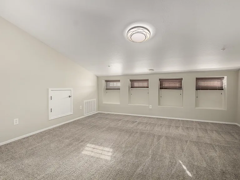 2639 S Harmony Ave — Photo 24
