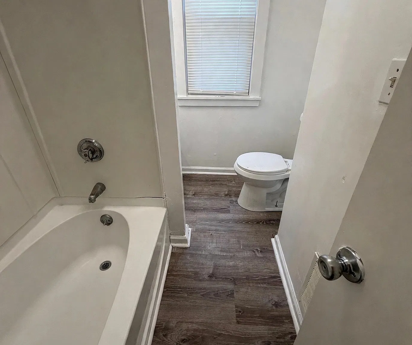 3 bed, 1100 sqft, $2,050 — Photo 4