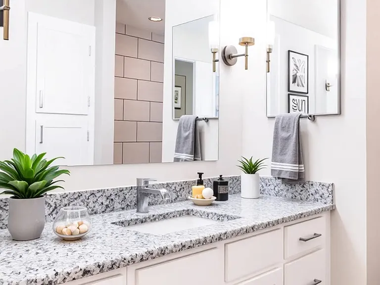 Central Park Apartments — Photo 7