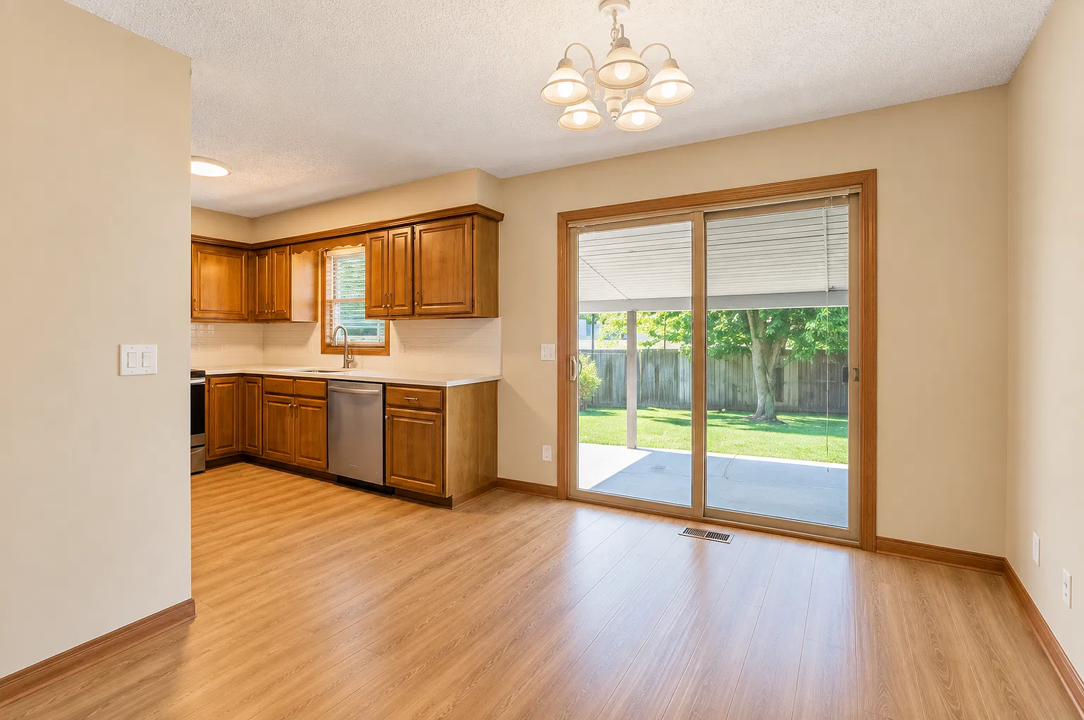 5 bed, 2291 sqft, $2,100 — Photo 4