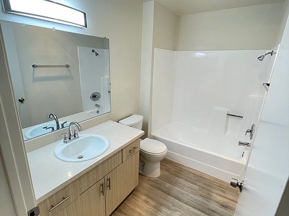 5th image of 1049 Winchester Ave #7becb2972