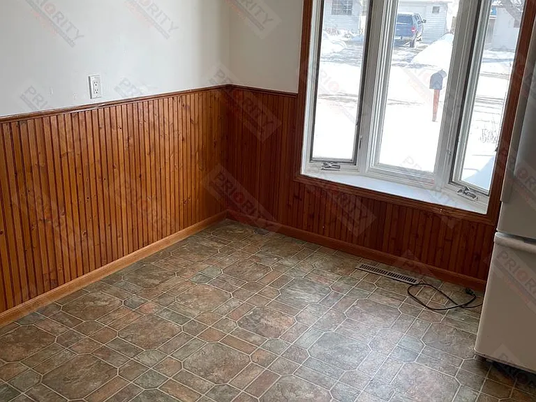 208 E Sunset Dr — Photo 4