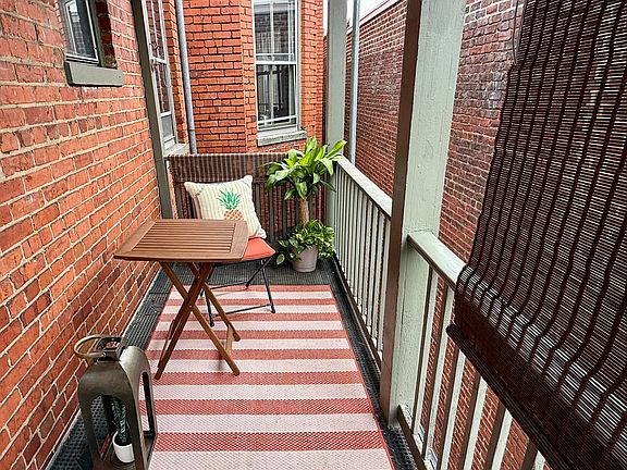 3rd image of 2033 W Grace St APT C