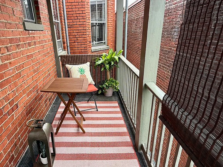 2033 W Grace St #C — Photo 3