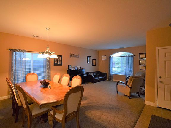 5th image of 2539 W Tyler Ave