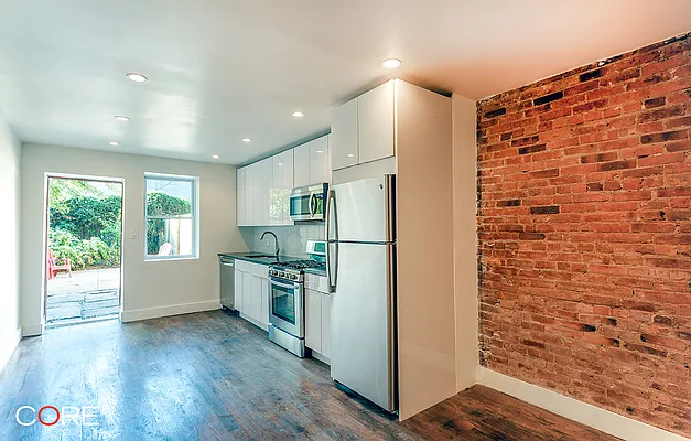 Rented by CORE | media 22