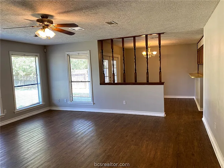 3018 Adrienne Dr — Photo 3
